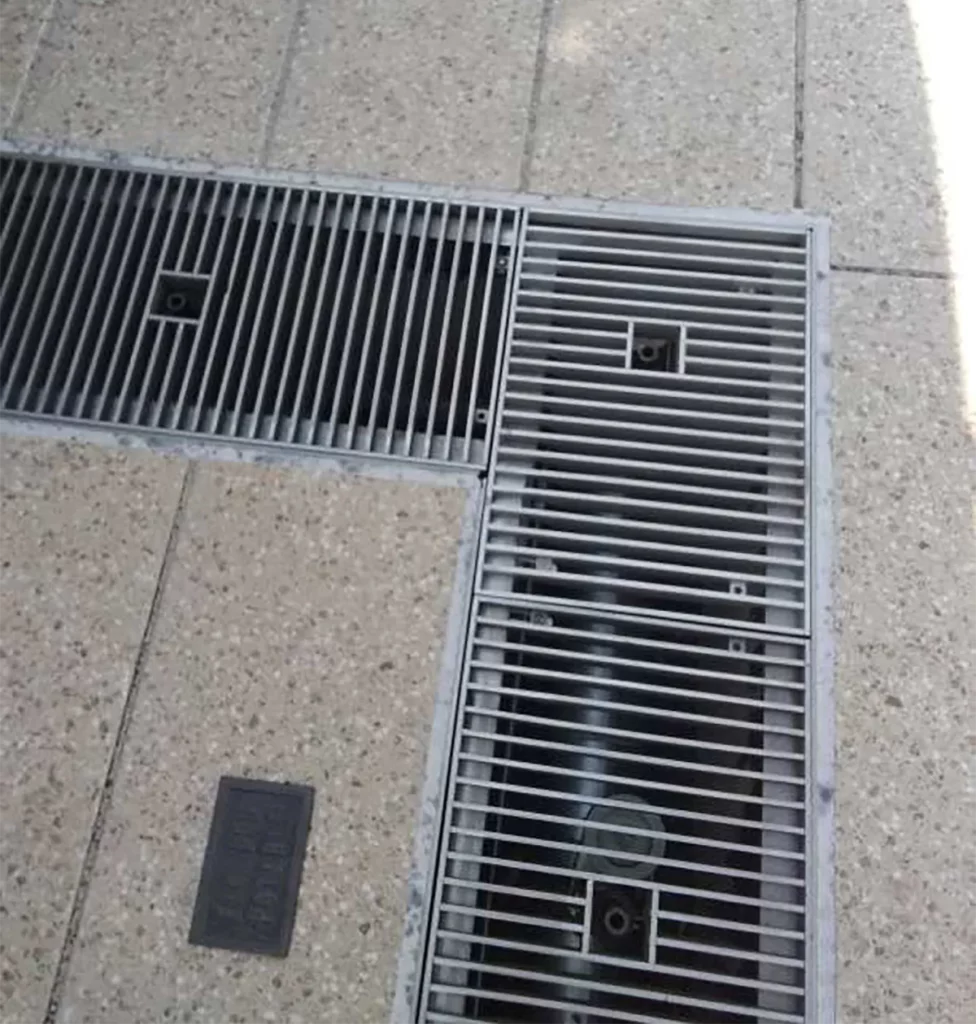 Architectural grille for public fountain