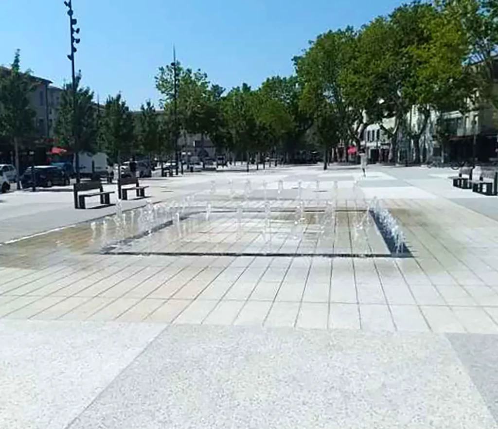 Architectural grille for public fountain