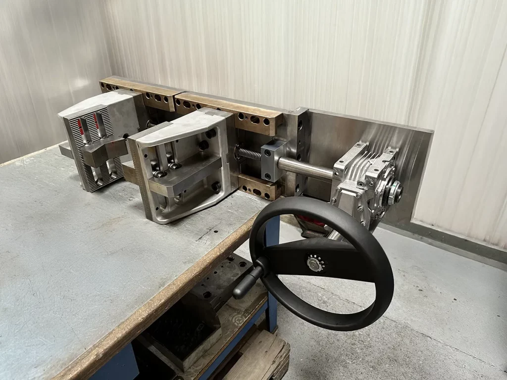 Specific mechanical tooling for the glass industry