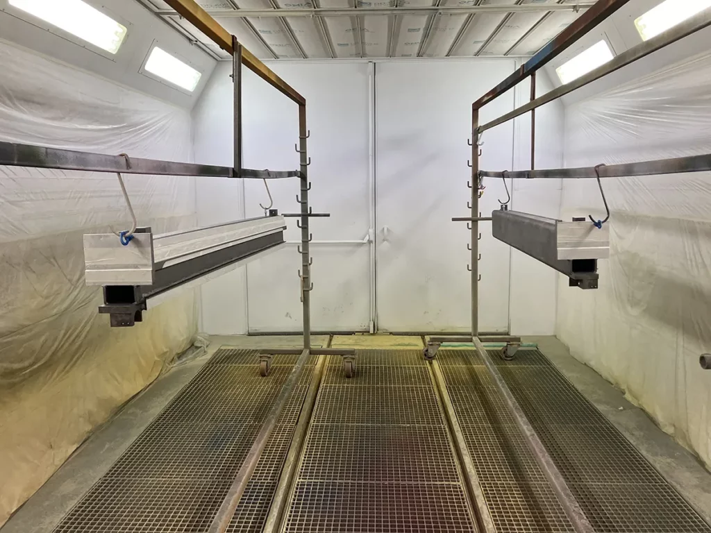 Peinture liquide de pièces et ensembles