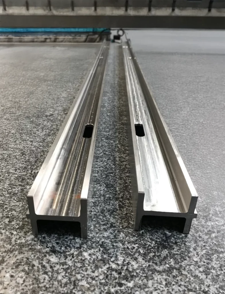 Loading and unloading rail